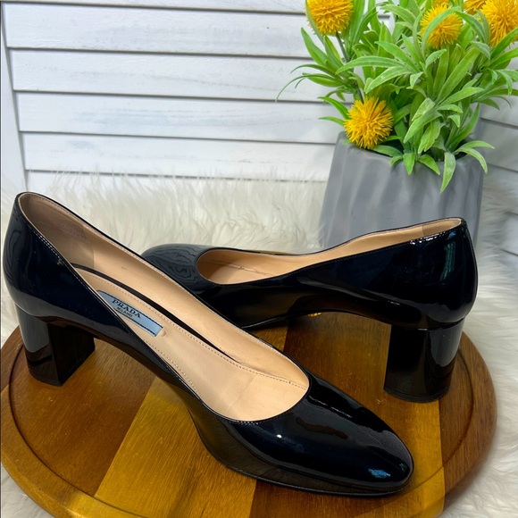 Prada Black Patent Leather Round Toe Bow Heel 2" Elegant Designer Sz. 38.5 - Picture 2 of 11